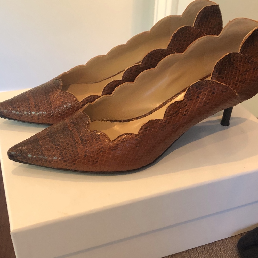 So beautiful!! brand new Chloe kitten heels